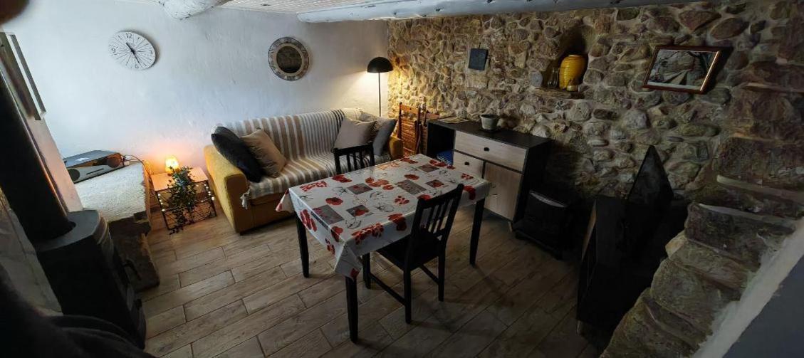 Le Cabanon De Vally Caromb Eksteriør billede
