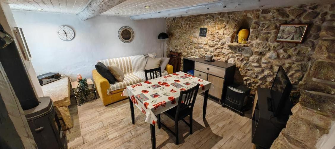 Le Cabanon De Vally Caromb Eksteriør billede